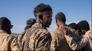 Soldados de Puntland reunidos em 25 de janeiro perto de uma caverna onde os combatentes do Estado Islâmico viveram até serem expulsos. Foto: Carolyn Van Houten/The Washington Post